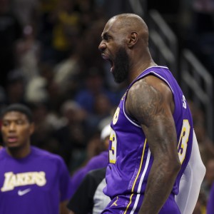 极速赛车开奖-NBA官方晒纪录：詹姆斯季后赛关键时刻进151球独一档 科比第二104